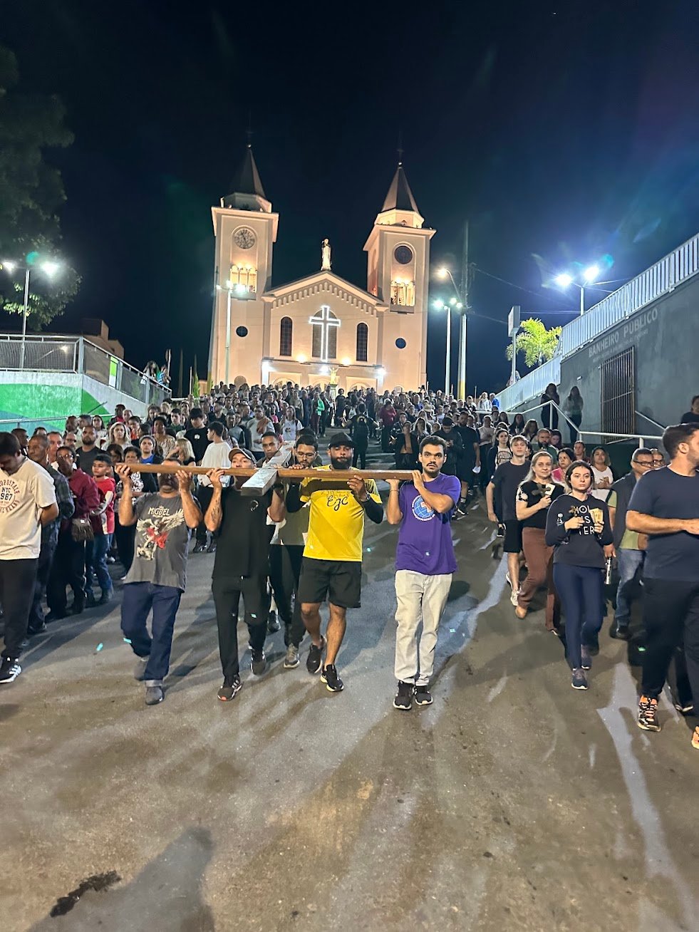 Caminhada do Silêncio reúne milhares de fiéis em profunda experiência de fé