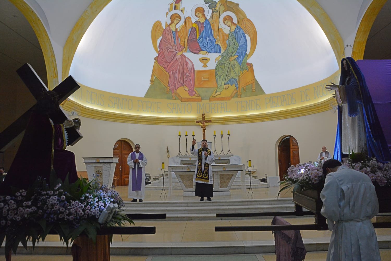 Fé e devoção marcam a Terça-feira Santa em São Gonçalo sob chuva